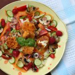 Sommersalat mit gebratenem Feta